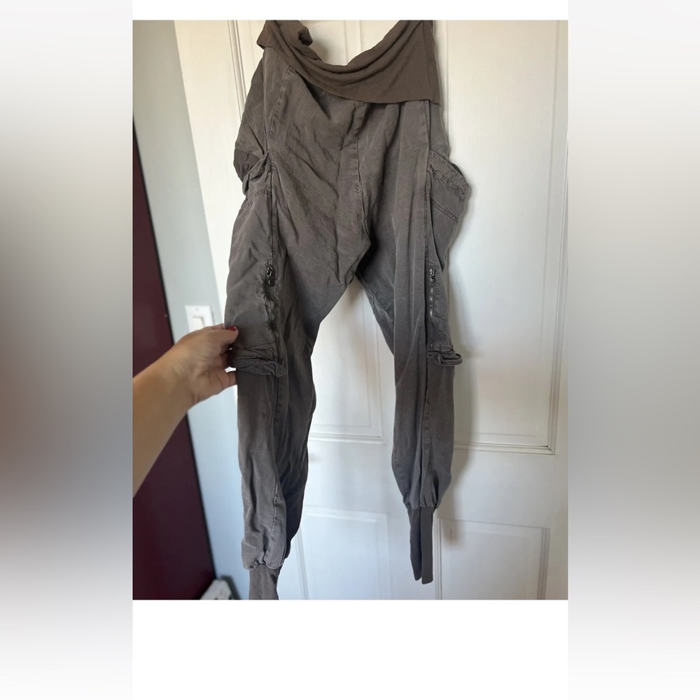 TR 900 Size 2 gray Cotton Cargo Cropped Pants Zippers Pockets
